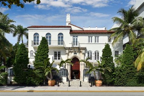 versace mansion parking